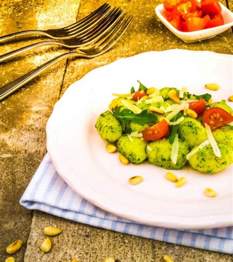 GNOCCHI SALAT MIT RUCOLA PESTO Pures Leben Das HIT Magazin