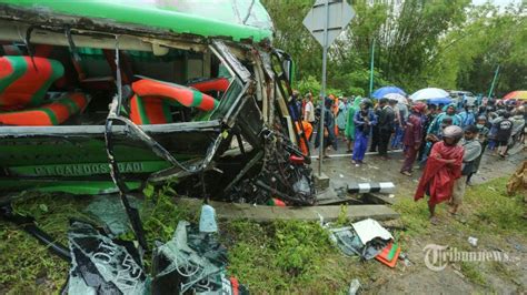 Identitas Penumpang Tewas Akibat Kecelakaan Bus Rombongan Pesta Di