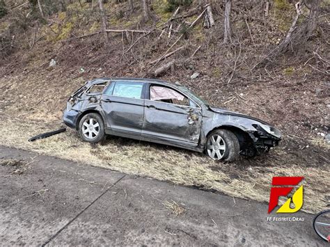 T Vu Verkehrsunfall Mit Eingeklemmter Person A Freiwillige