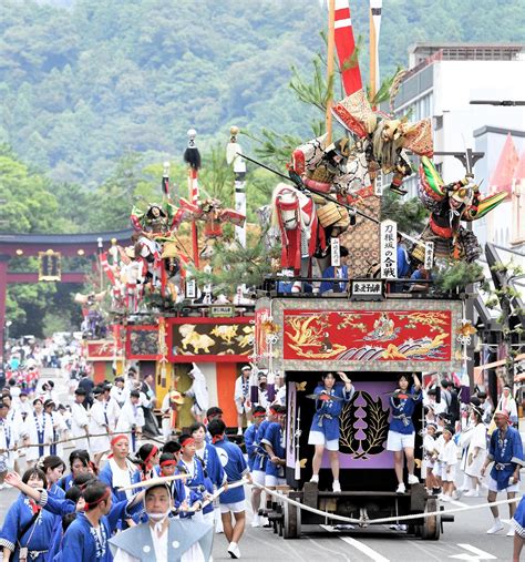 絢爛豪華な山車6基、港町を威勢よく巡行 敦賀まつり最終日にぎわう、福井県敦賀市47news（よんななニュース）