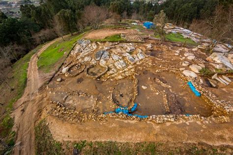 Comezan Os Traballos De Conservaci N Na Excavaci N Do Monte Do Castro