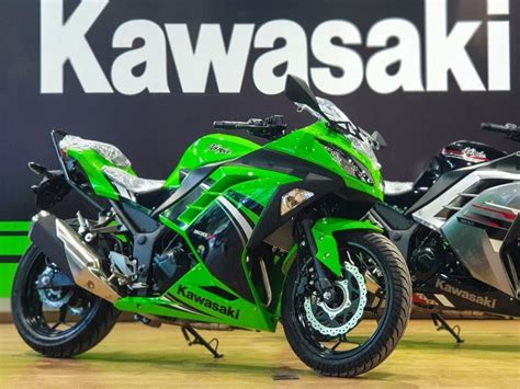 Kawasaki Ninja 300 Bs6 Launched In India Priced At Lakh Ph