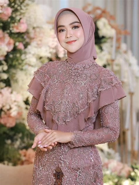 Inspirasi Kebaya Hijab Para Artis Untuk Kondangan Wisuda Dari Ria