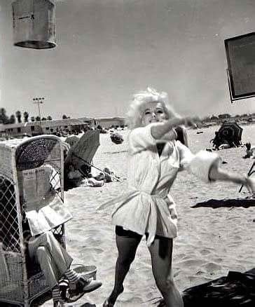 Marilyn On The Set Of Some Like It Hot 1958 Romantic Comedy Film