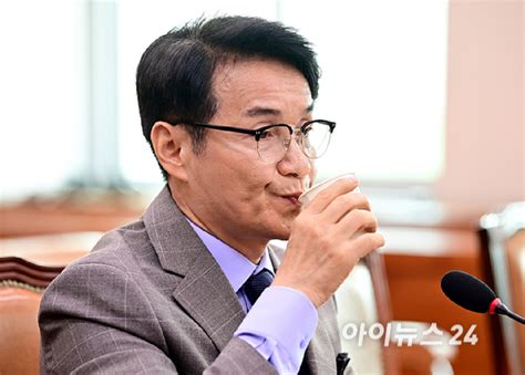 포토 尹 탄핵청원 2차 청문회 참석한 최재영 목사