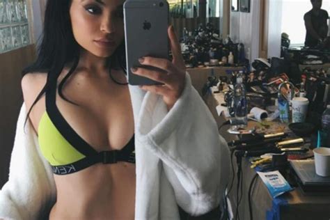 Le bikini a ans de Brigitte Bardot à Emily Ratajkowski retour sur les stars qui lont le