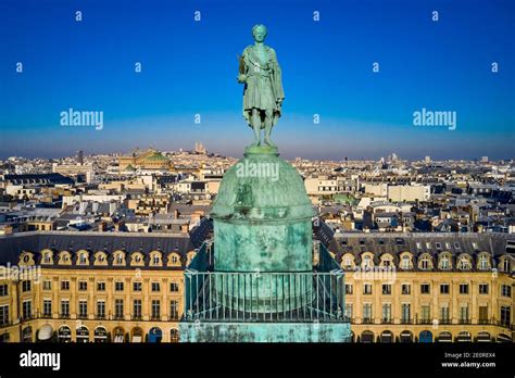 Francia París Place Vendome La Columna Vendome Con La Estatua De