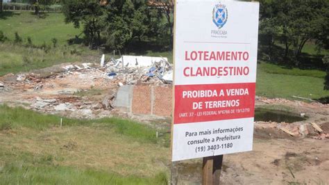 Loteamento irregular em construção é destruído pela prefeitura em