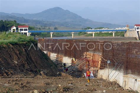 Pembangunan Bendungan Cipamingkis Bogor Antara Foto