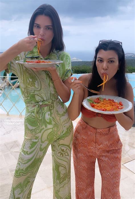 Kourtney And Kendall Eating Spaghetti Rkourtneykardashianpic