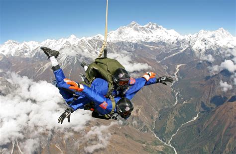 Un Parachutiste Survit à Une Chute De 4000m