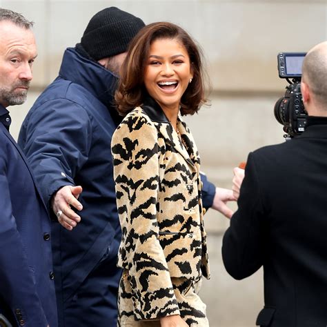 Zendaya Con Shorts Y Zapatos Pumps En Desfile De Valentino Vogue