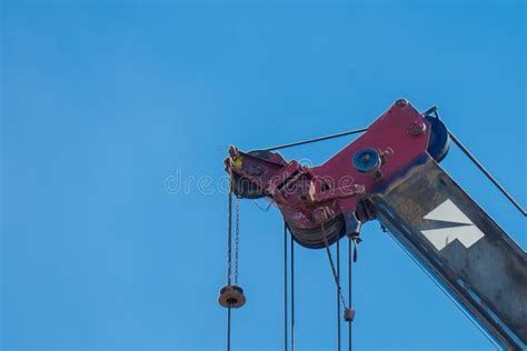 Crane Hook Que Levanta Para La Construcci N En El Cielo Azul El Gancho