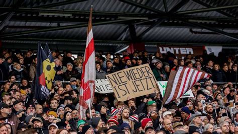 Nie Wieder Ist Jetzt Klubs Und Fans Der Bundesligisten Setzen Zeichen