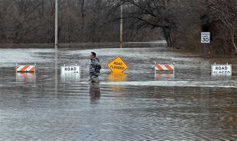 Flooding Forces Evacuations Traffic Troubles In Missouri