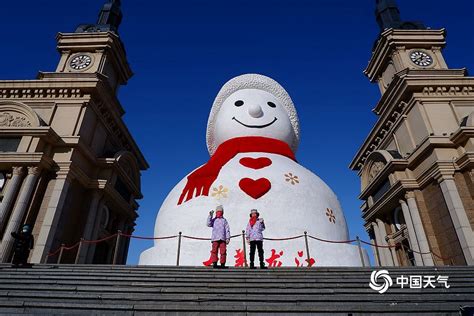 萌萌哒！哈尔滨巨型雪人迎新春 图片频道