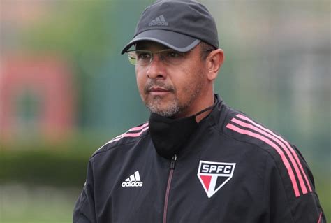 Após classificação Menta celebra postura do time Sub 17 SPFC