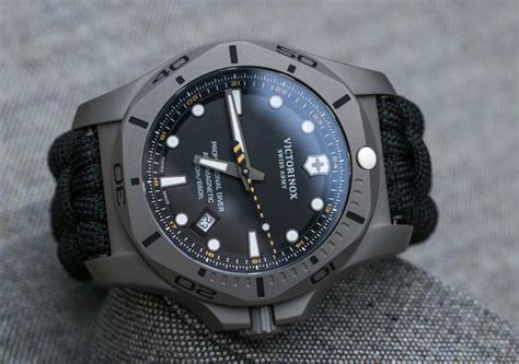 Victorinox Swiss Army INOX Professional Diver Titanium Watches Hands-On ...