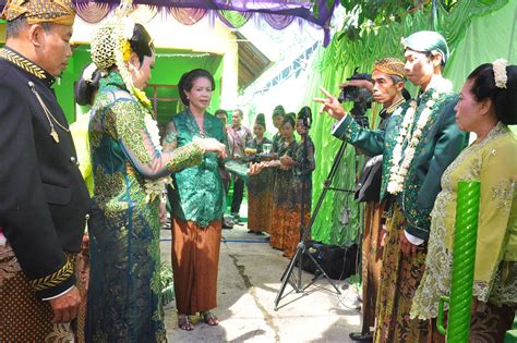 Contoh Upacara Panggih Manten Adat Jawa Lengkap