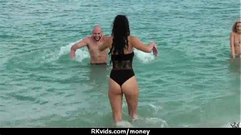 Amateur Girl Likes To Suck Cock For Cash XNXX