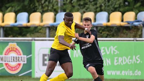 Fußball Bezirksliga Ost Der FC Töging und der SB DJK Rosenheim trennen