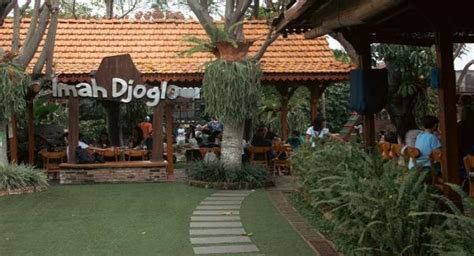 Imah Djoglo Tempat Kuliner Unik Di Bandung Untuk Isi Libur Sekolah