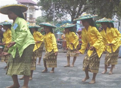 10 Tarian Daerah Sulawesi Tengah Lengkap Dengan Gambar