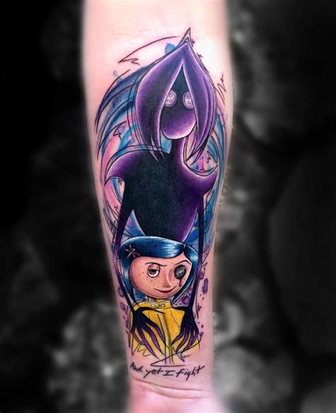 Voici Un Tatouage Du Film Coraline Avec Le Personnage De Coraline Et La