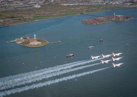 DVIDS - Images - USAF Thunderbirds & USN Blue Angels Perform America Strong Flyover [Image 36 of 49]