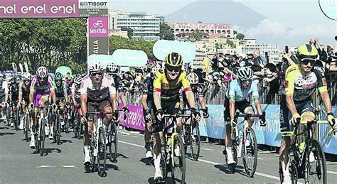 Giro D Italia A Napoli Strade Chiuse E Il Comune Valuta Anche La