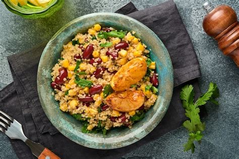 Salada de quinua de milho feijão preto mexicano limão caramelizado