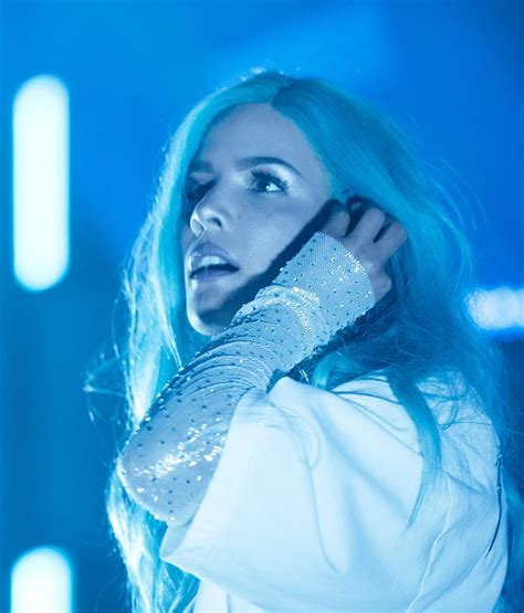 This Is Define: 20 Facts About Singer Halsey