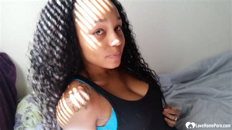 Ebony Posing Nude At HomeMoviesTube