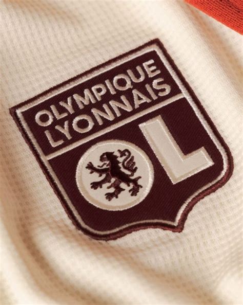 Les Nouveaux Maillots Ol En Images