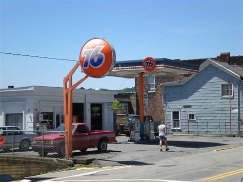 76 Gas Station I Didnt Think These Still Existed But Her Flickr