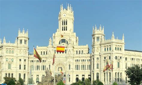 El Ayuntamiento De Madrid Cuelga Una Bandera De Espa A