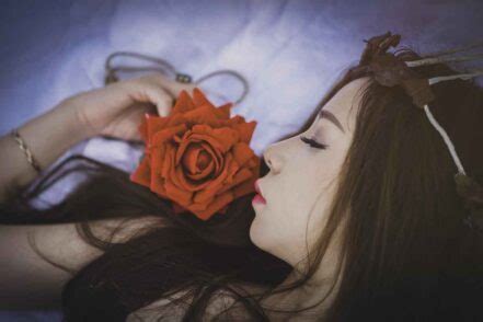 Wie man einen riesigen Dildo sanft und sicher einführt Mr Dildo