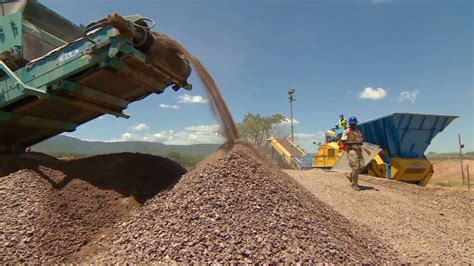 Inside Zimbabwes Controversial Marange Diamond Field Cnn Business