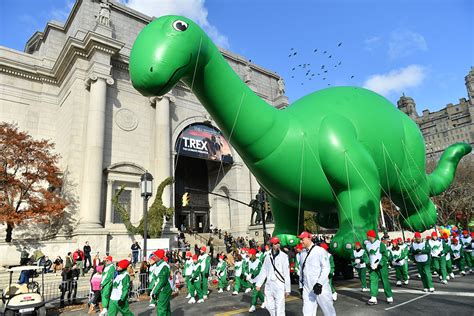 A Look Back At The Macys Thanksgiving Parade Through The Years