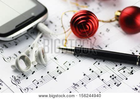 Christmas Music Notes Background Images, Stock Photos & Illustrations | Bigstock