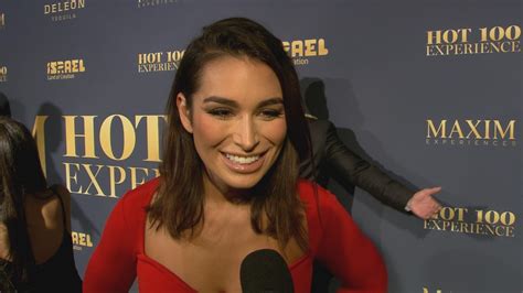 Ashley Iaconetti Spills Wedding Details At Maxim Hot 100 Party E News