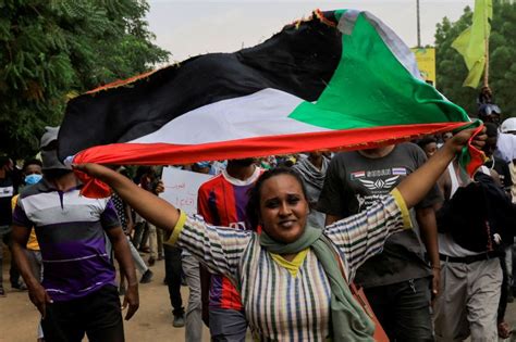 Sudan protesters rally, defying a year of post-coup crackdowns | News ...