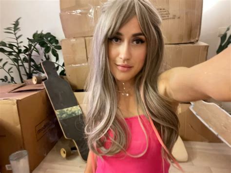 Porn Model Sexy Girl Show Next To Boxes And Longboards Nude Pics Xhamster