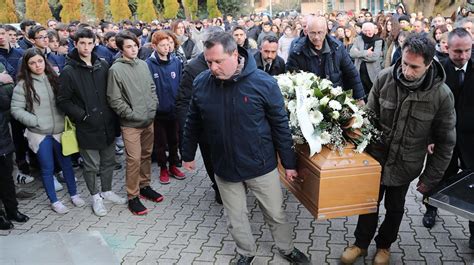 Sasso Morelli Una Folla Commossa Al Funerale Di Giacomo Chelli