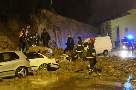 Maltempo un lunedì nero crolli e allagamenti in tutta la Toscana