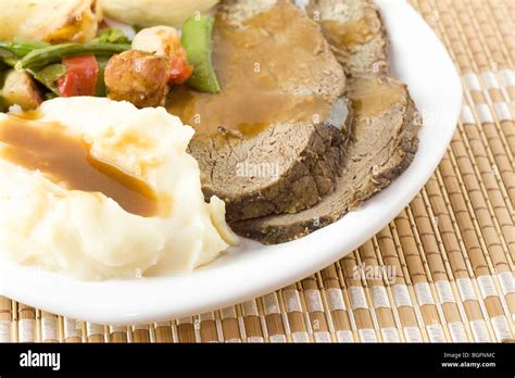 Roast Beef & Mashed Potatoes – Elwoods Pub