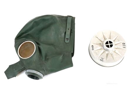 Ww2 German Civilian Gas Mask With Filter 9 Z9