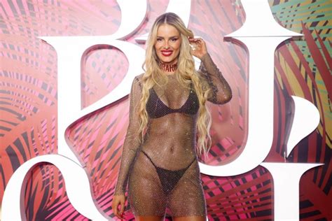 Ap S Desfile Yasmin Brunet Muda Look Para Vestido Transparente Ofuxico