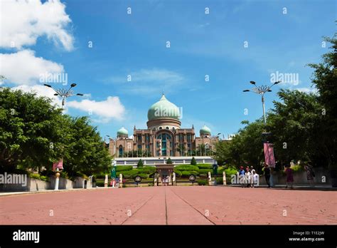 Putrajaya Malaysia November 2018 Visitors At Perdana Putra Which