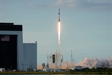 Les Fus Es Falcon De Spacex Clou Es Au Sol Le Temps Dune Enqu Te